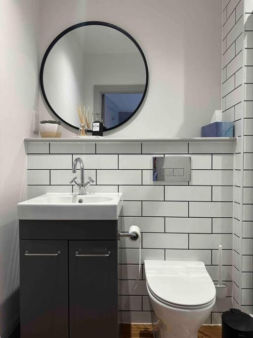 Haus Of Sulis, City Centre Apartment With Lift Access Bath Exterior foto