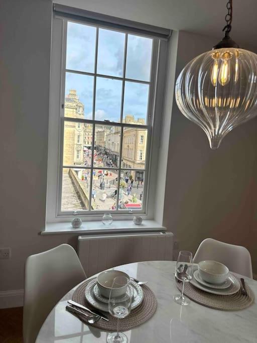 Haus Of Sulis, City Centre Apartment With Lift Access Bath Exterior foto